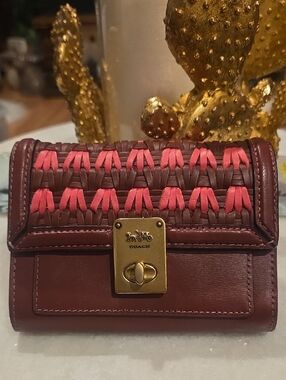 Coach Woven Leather Turnlock Wallet Burgundy Pink Glove Tanned Boutique Style